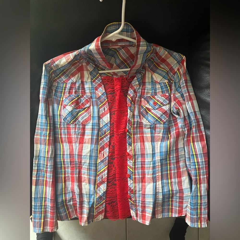 Bright bold plaid button down lace insert back panel
No brand 
Fits like a 4/6
